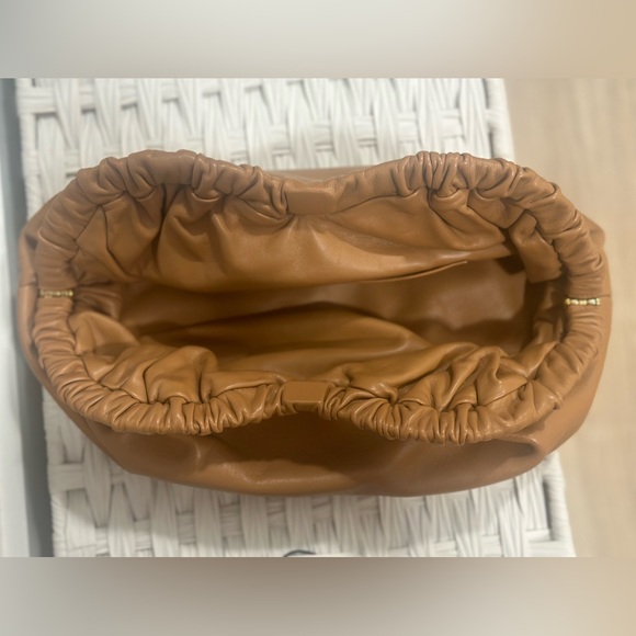 Gorgeous! In pristine condition Mansur Gavriel Cloud Clutch Caramel - Picture 4 of 8